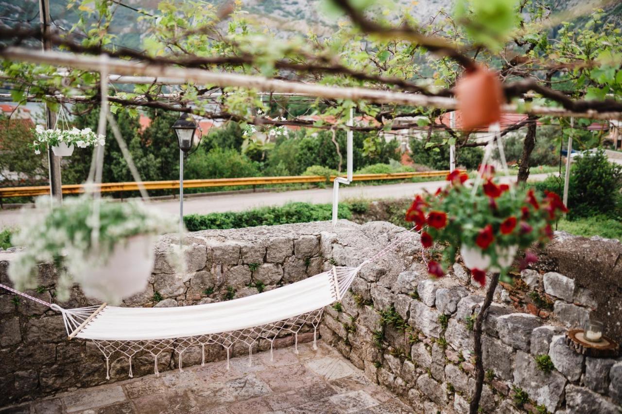 White Shutters House Villa Risan Luaran gambar
