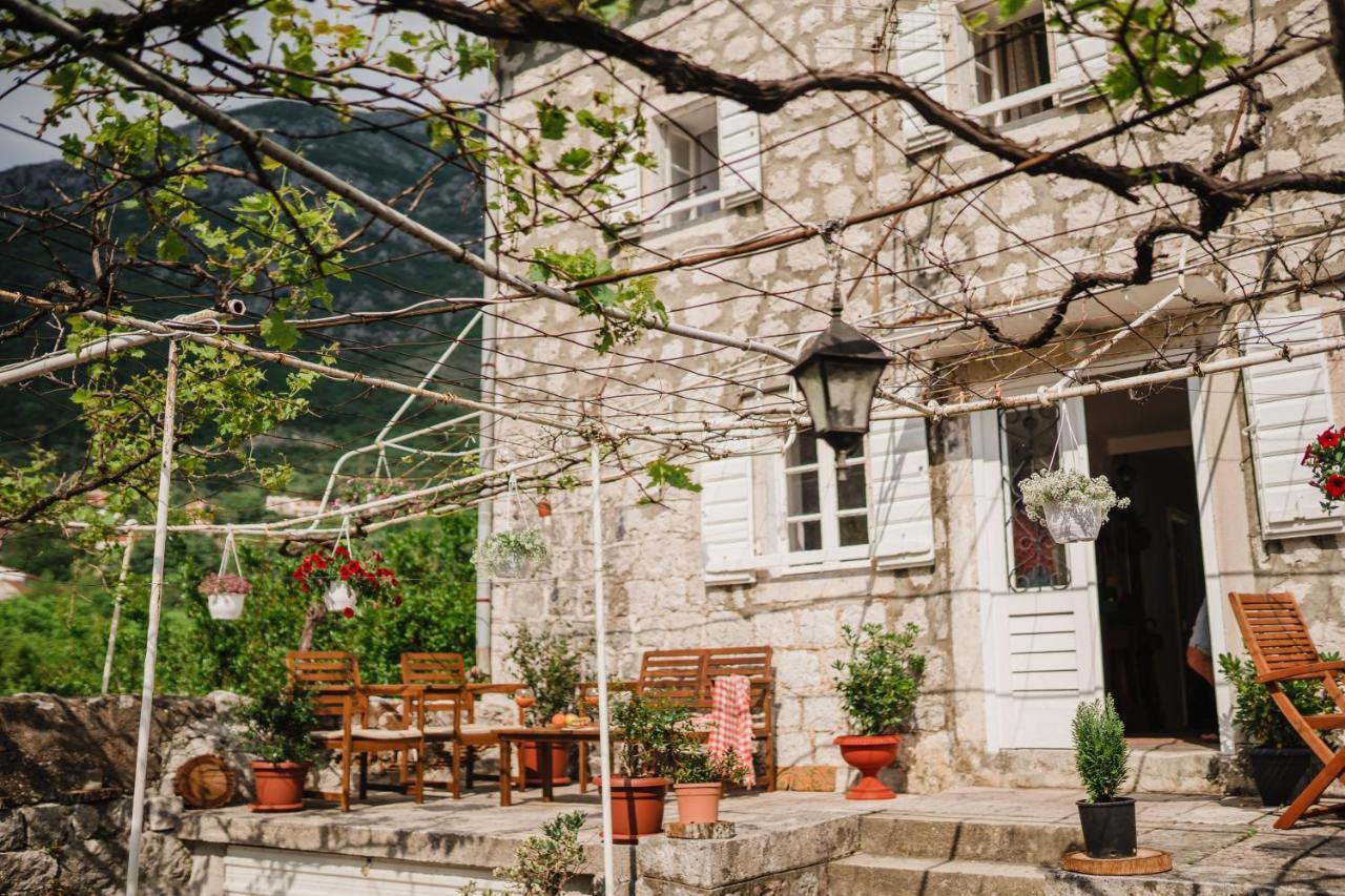 White Shutters House Villa Risan Luaran gambar