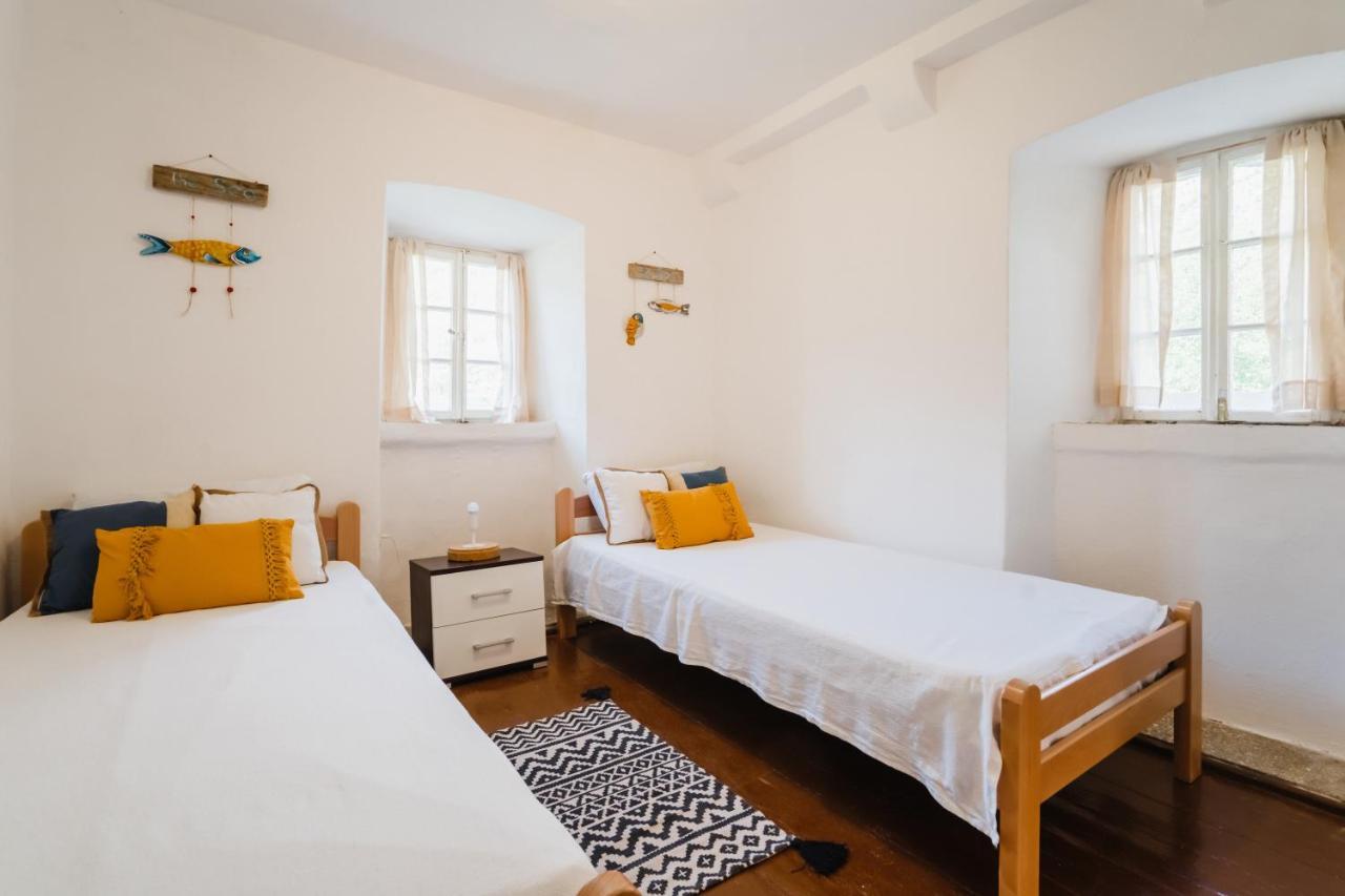 White Shutters House Villa Risan Luaran gambar