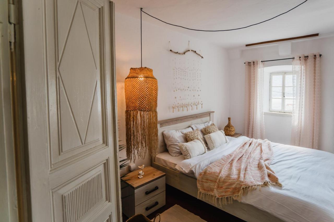 White Shutters House Villa Risan Luaran gambar
